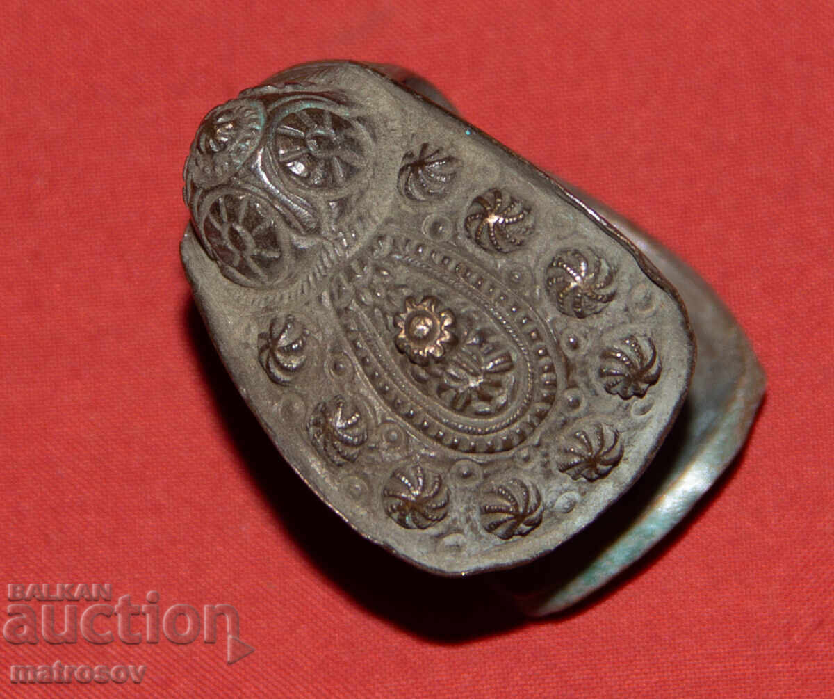 Old traditional bronze bracelet jewelry slingshot - 7