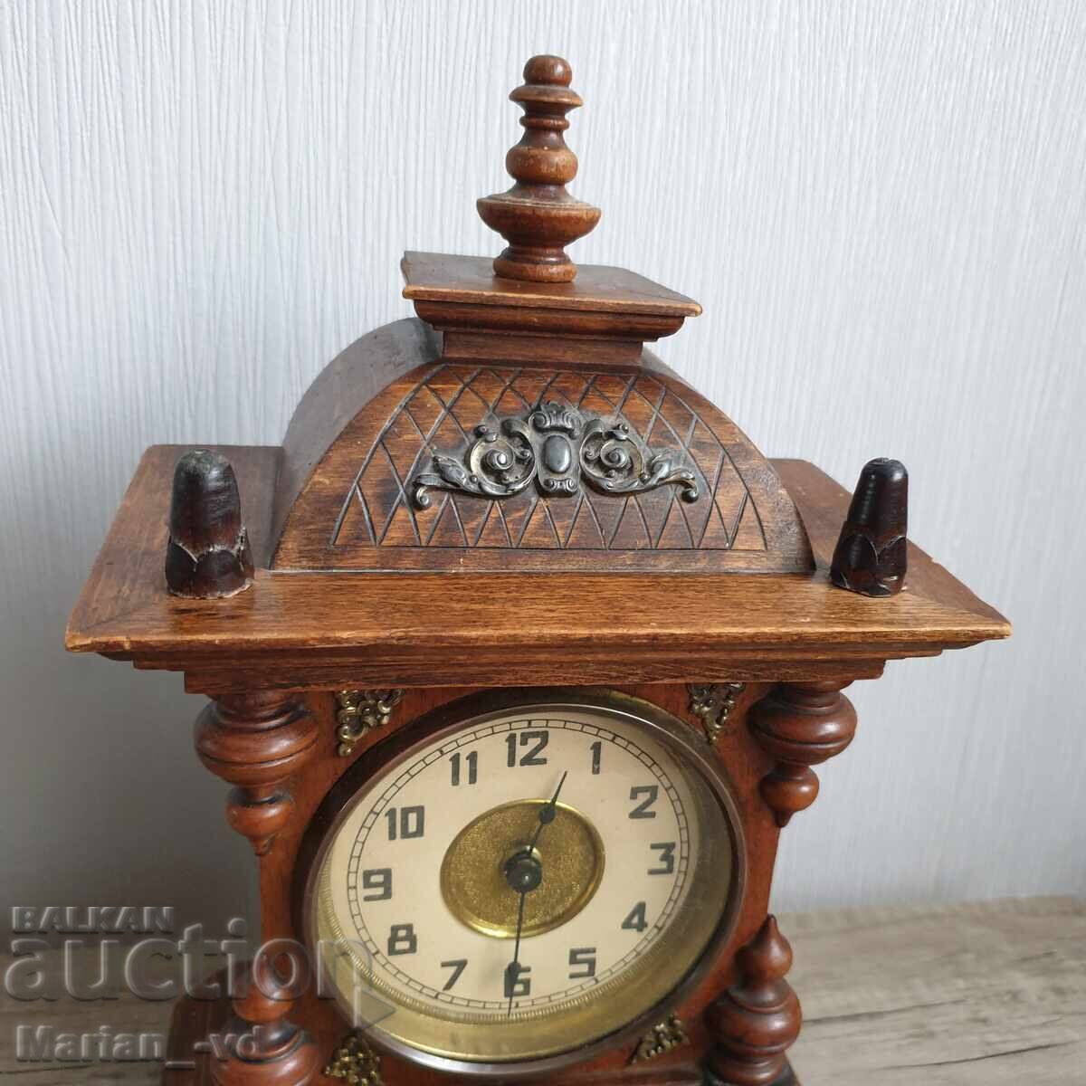 Παλιό επιτραπέζιο ρολόι με φανάρι - 7