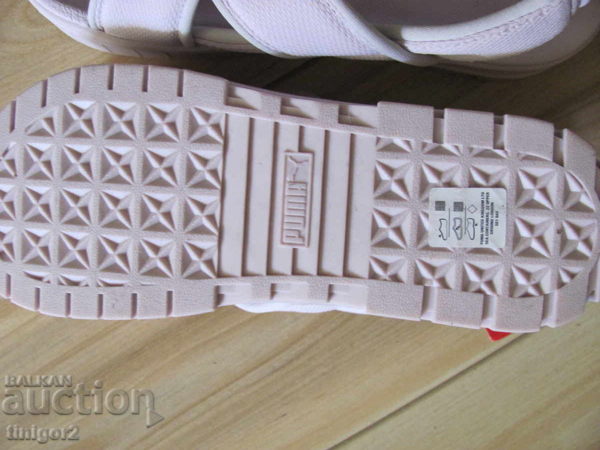 Delivery of New with tag women's sandals PUMA Size 42 Delivery of New with tag women's sandals PUMA Size 42