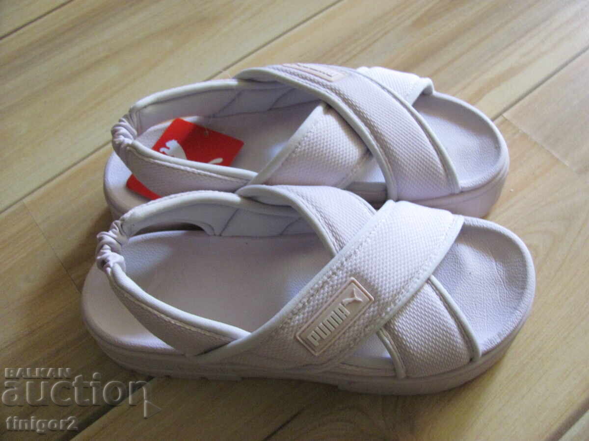 New with tag women's sandals PUMA Size 42 - 7 New with tag women's sandals PUMA Size 42 - 7