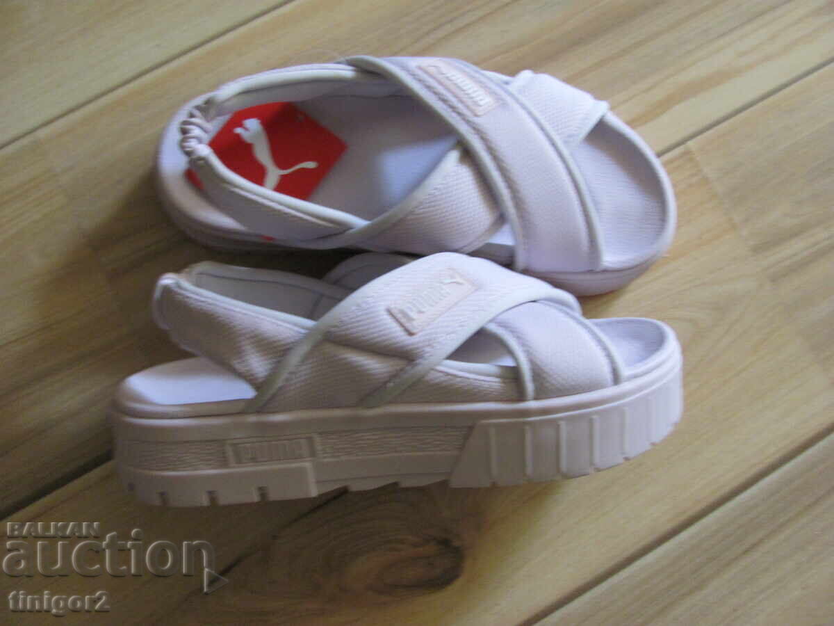New with tag women's sandals PUMA Size 42 New with tag women's sandals PUMA Size 42