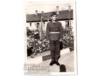 СТАРА СНИМКА ВОЙНИК НОВОБРАНЕЦ ПРЕД ЗНАМЕТО Е458