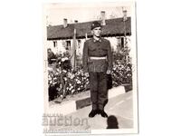 СТАРА СНИМКА ВОЙНИК НОВОБРАНЕЦ ПРЕД ЗНАМЕТО Е458