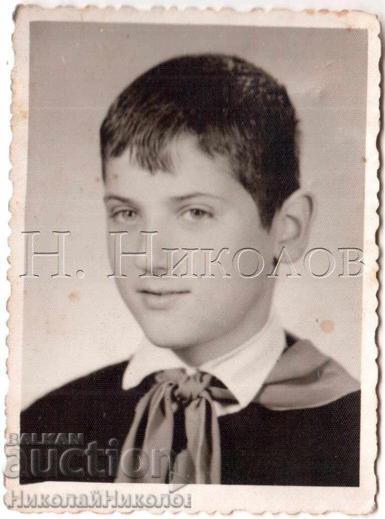 MICĂ POZĂ VECHE PLEVEN MAXIM BĂCEVAROV CA PIONIER E462 MICĂ POZĂ VECHE PLEVEN MAXIM BĂCEVAROV CA PIONIER E462