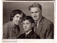 ΜΙΚΡΗ ΦΩΤΟΓΡΑΦΙΑ ΠΛΕΒΕΝ ΜΑΞΙΜ ΜΠΑΤΣΒΑΡΟΦ ΜΕ ΤΗΝ ΟΙΚΟΓΕΝΕΙΑ ΤΟΥ Ε463