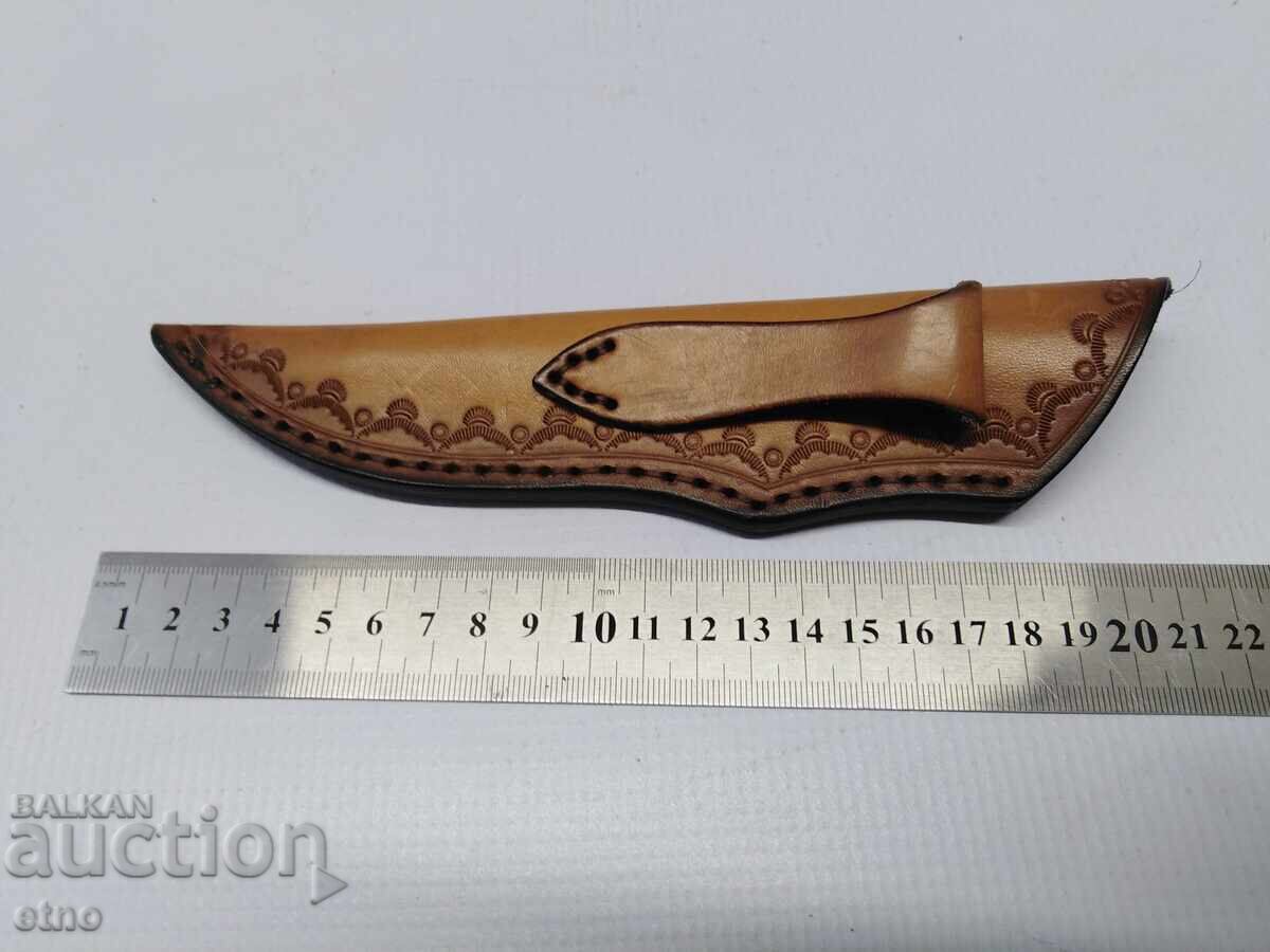 Δερμάτινη θήκη για βουλγάρικο μαχαίρι με τιμή 35.00 BGN | € 17.90 Δερμάτινη θήκη για βουλγάρικο μαχαίρι με τιμή 35.00 BGN | € 17.90