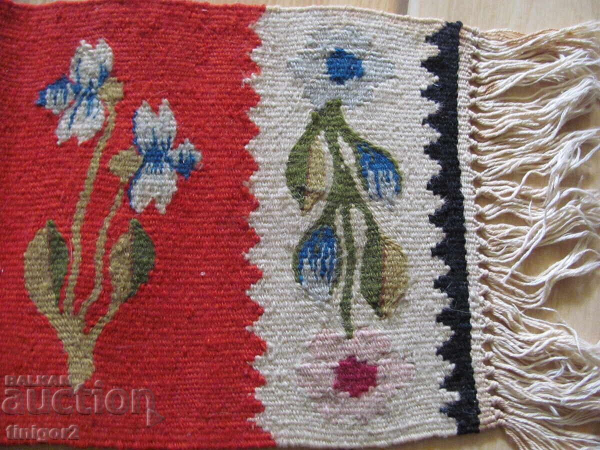 Auction Old hand-woven wool rug, step Auction Old hand-woven wool rug, step