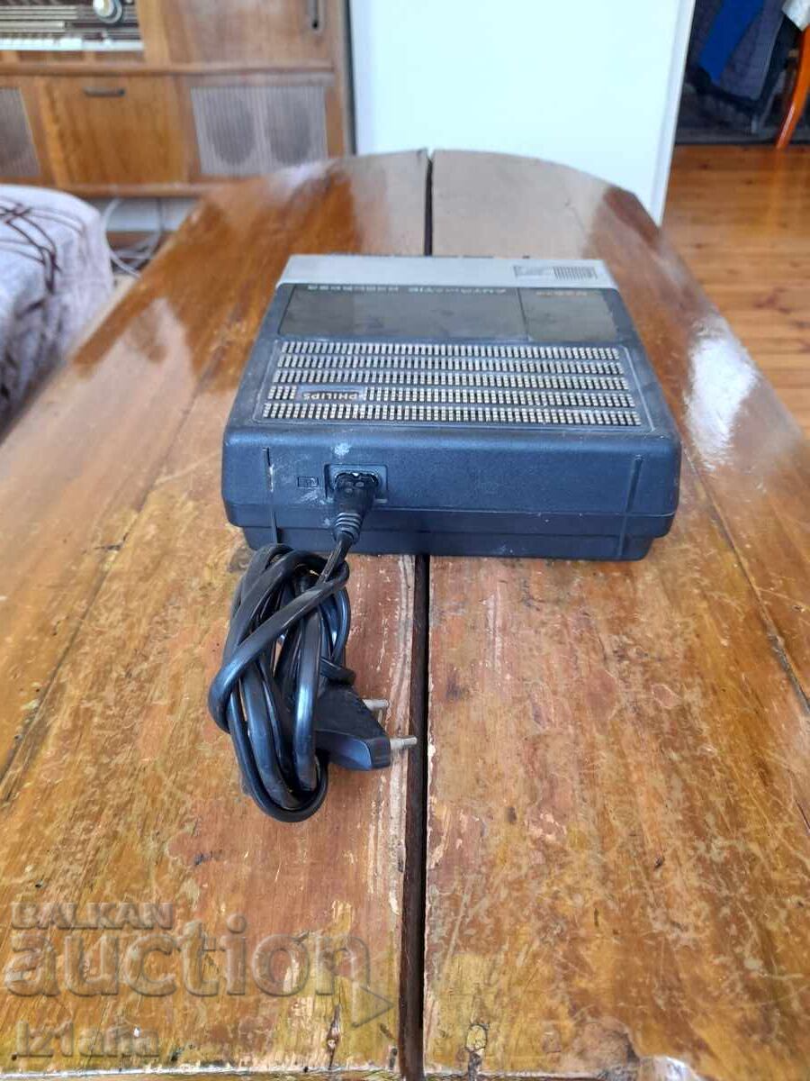 Παράδοση Παλιό κασετόφωνο Philips N2218 Παράδοση Παλιό κασετόφωνο Philips N2218