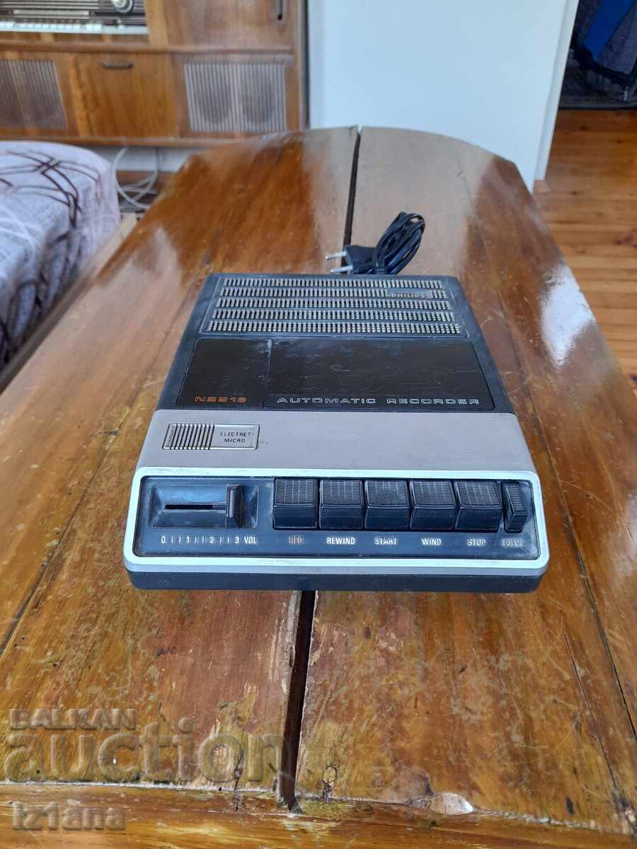 Παλιό κασετόφωνο Philips N2218 Παλιό κασετόφωνο Philips N2218