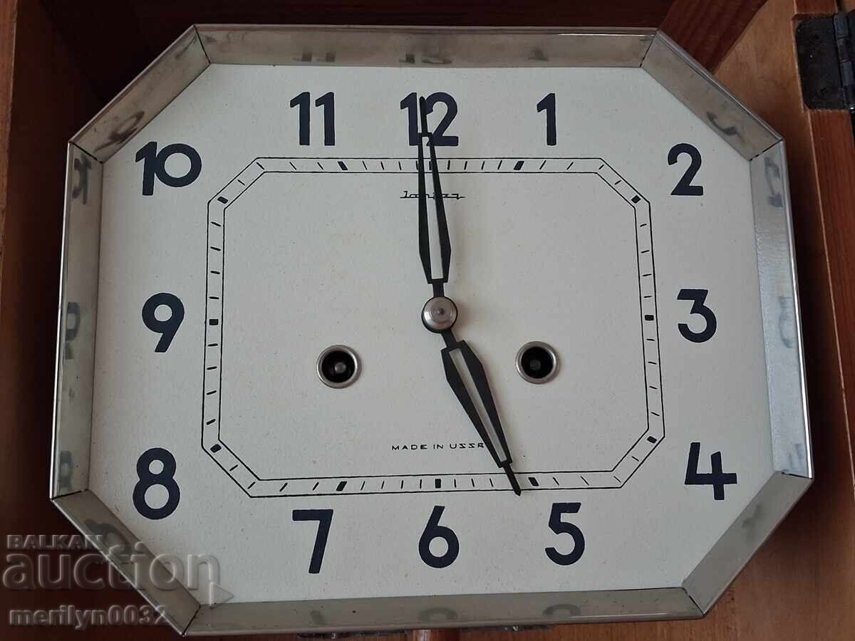 Ceas de perete "Yantar" URSS Funcționează cu preț 79.00 BGN | € 40.39