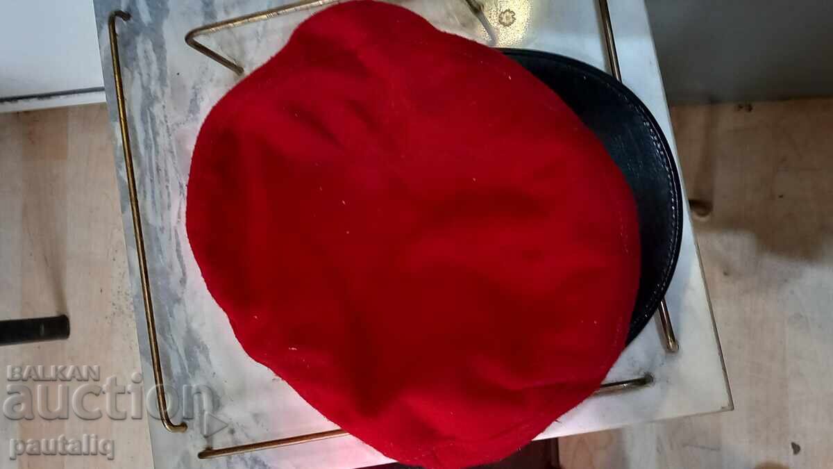 Παράδοση Φοιτητικό καπέλο από το Σότσα Παράδοση Φοιτητικό καπέλο από το Σότσα