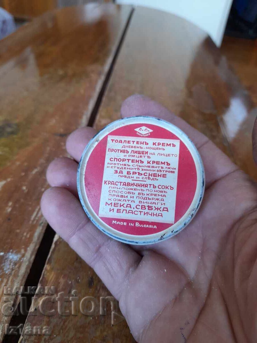 Licitație Cutie veche de Cremă de Castraveți