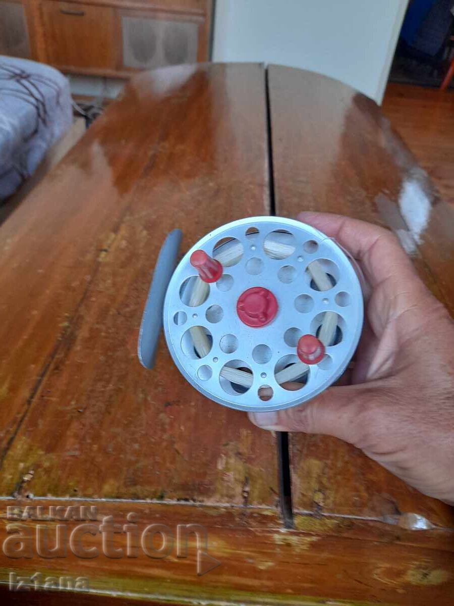 Mulinetă veche de pescuit cu preț 45.00 BGN | € 23.01