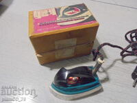 №*8278 Fier de călcat vechi mic / de dimensiuni reduse