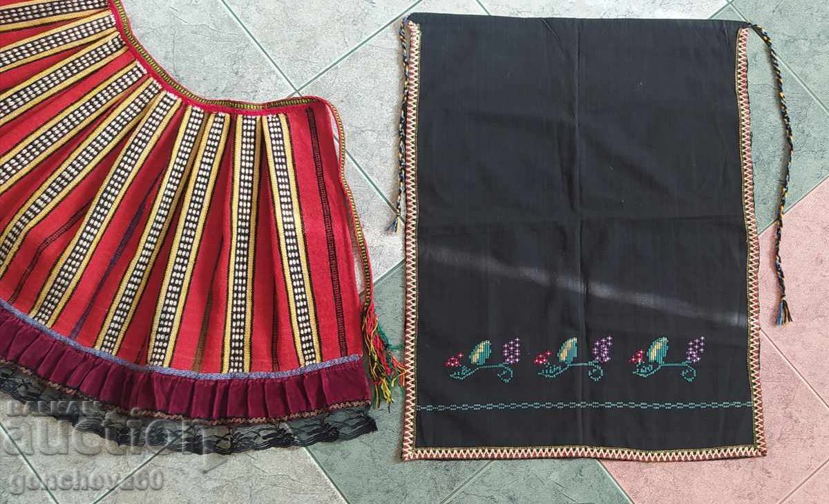 Auction  Woolen fabric and authentic apron