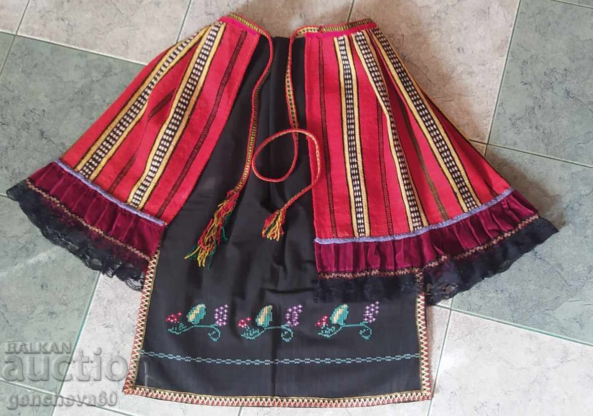 Woolen fabric and authentic apron