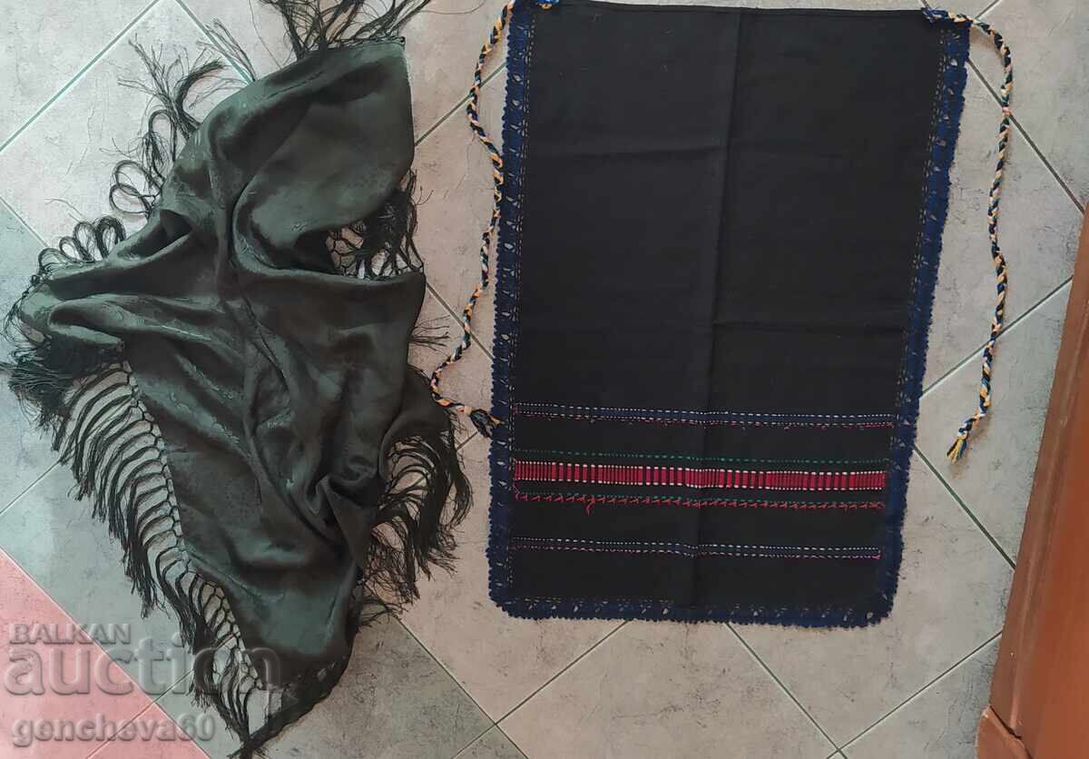 Șorț autentic și eșarfă de mătase cu preț 60.00 BGN | € 30.68 Șorț autentic și eșarfă de mătase cu preț 60.00 BGN | € 30.68