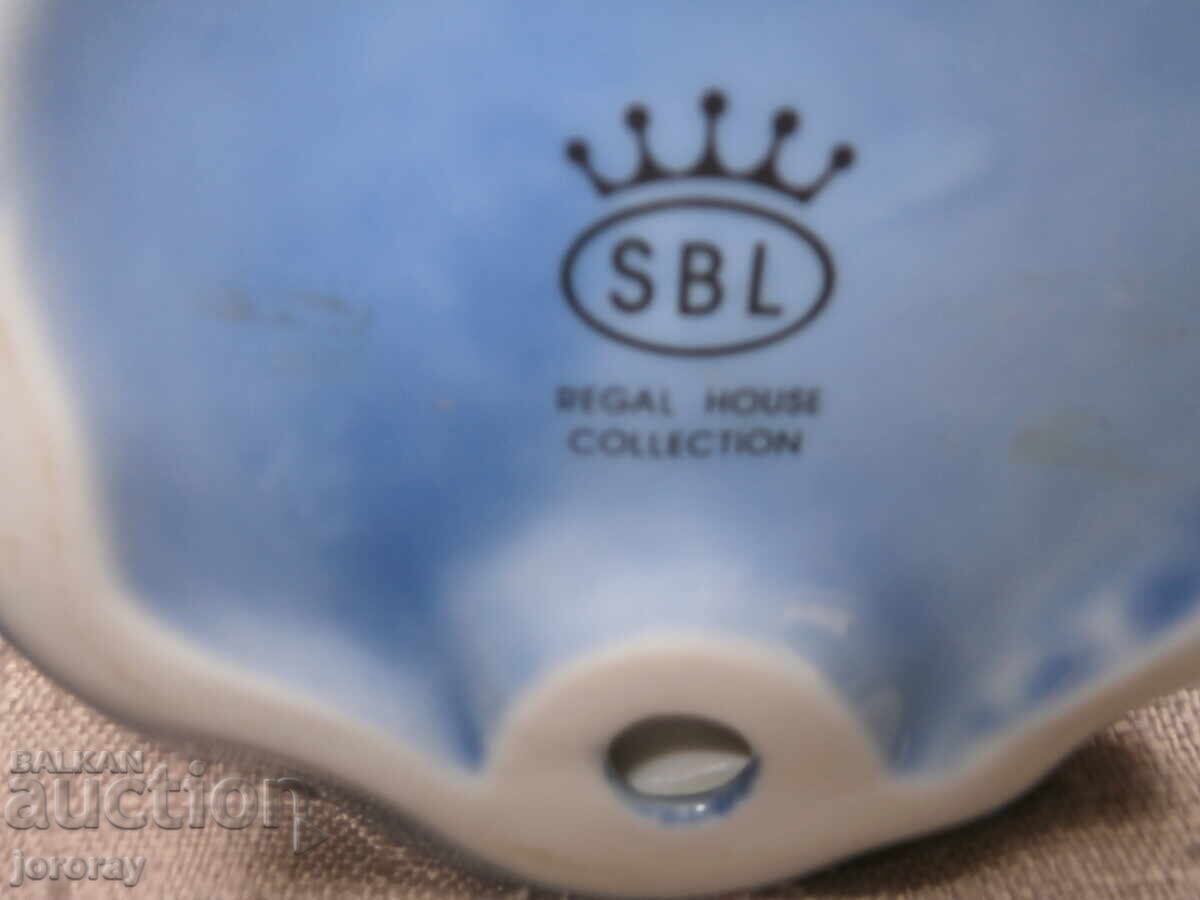 Auction Porcelain figure, 26cm Auction Porcelain figure, 26cm