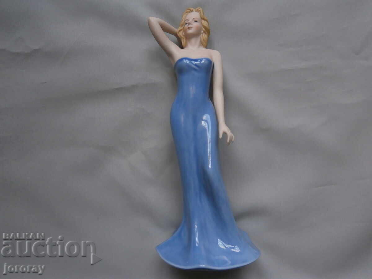 Porcelain figure, 26cm Porcelain figure, 26cm