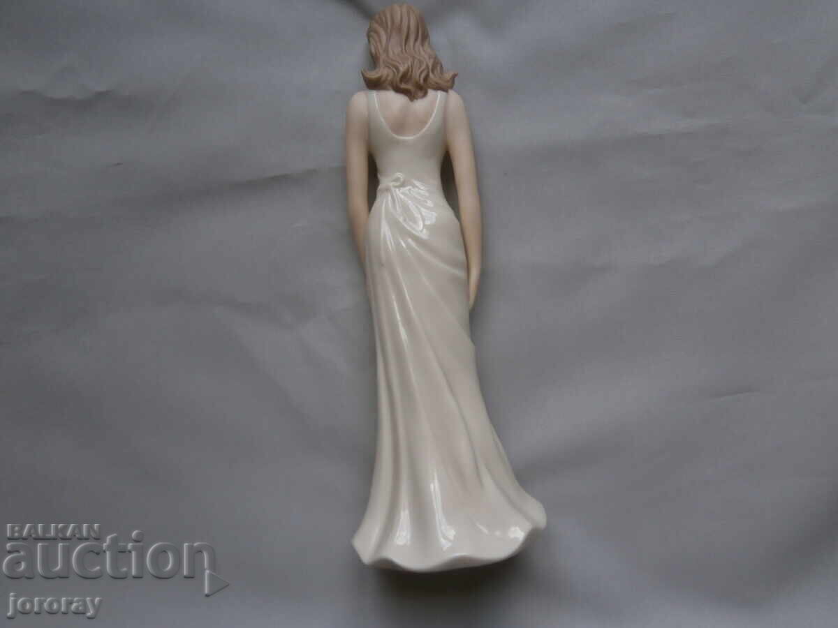 Porcelain figure, 26cm with price 26.00 BGN | € 13.29 Porcelain figure, 26cm with price 26.00 BGN | € 13.29