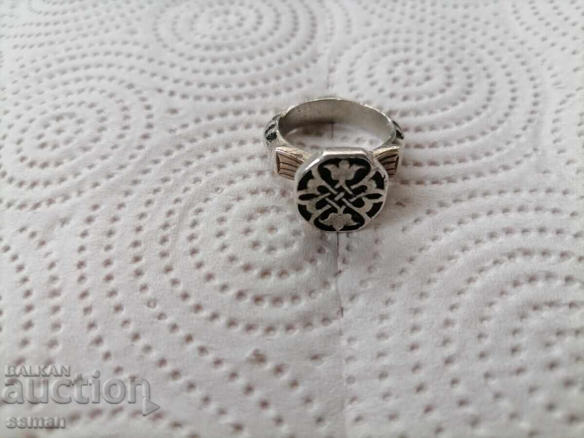 Old silver signet ring with price 150.01 BGN | € 76.70 Old silver signet ring with price 150.01 BGN | € 76.70