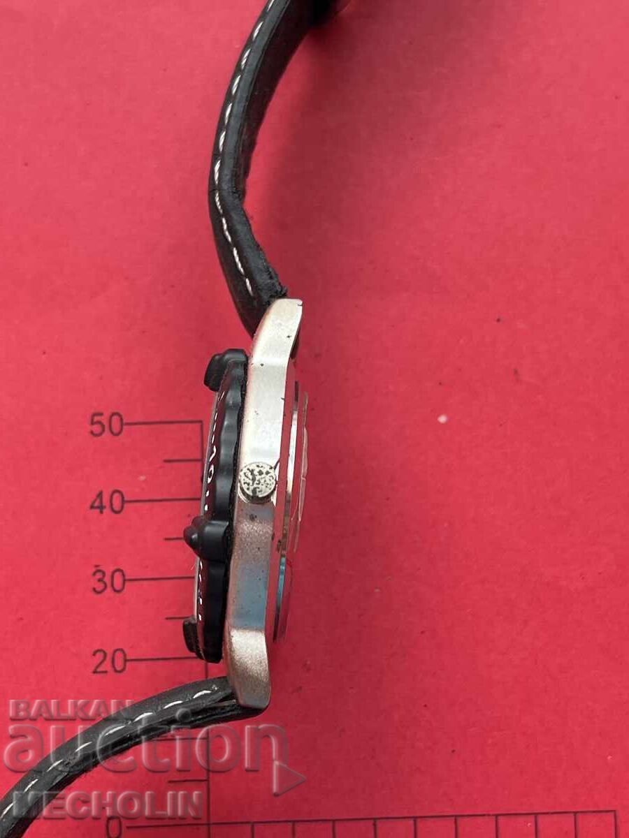 Auction  WATCH Japanese mechanism with box