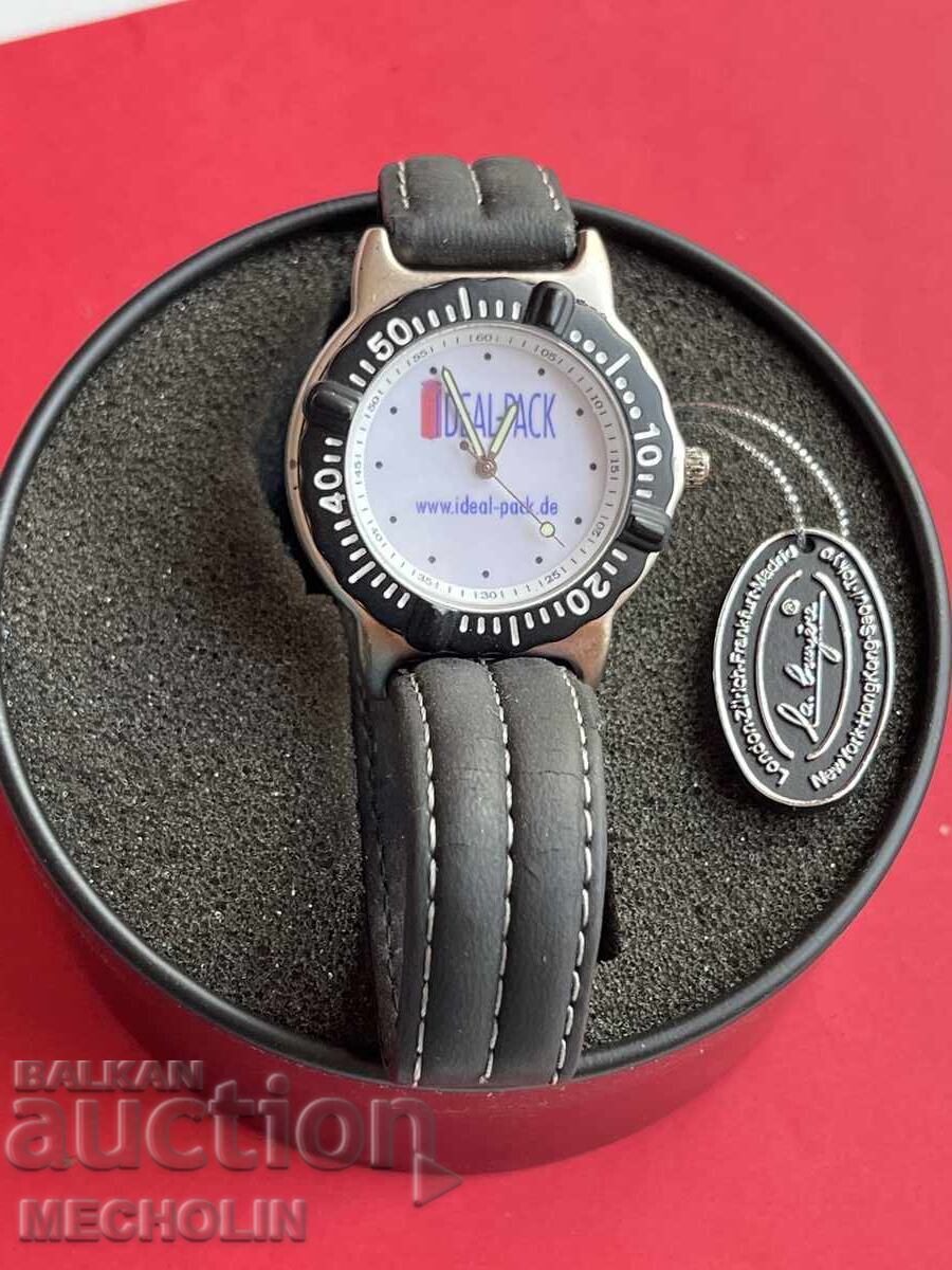 WATCH Japanese mechanism with box