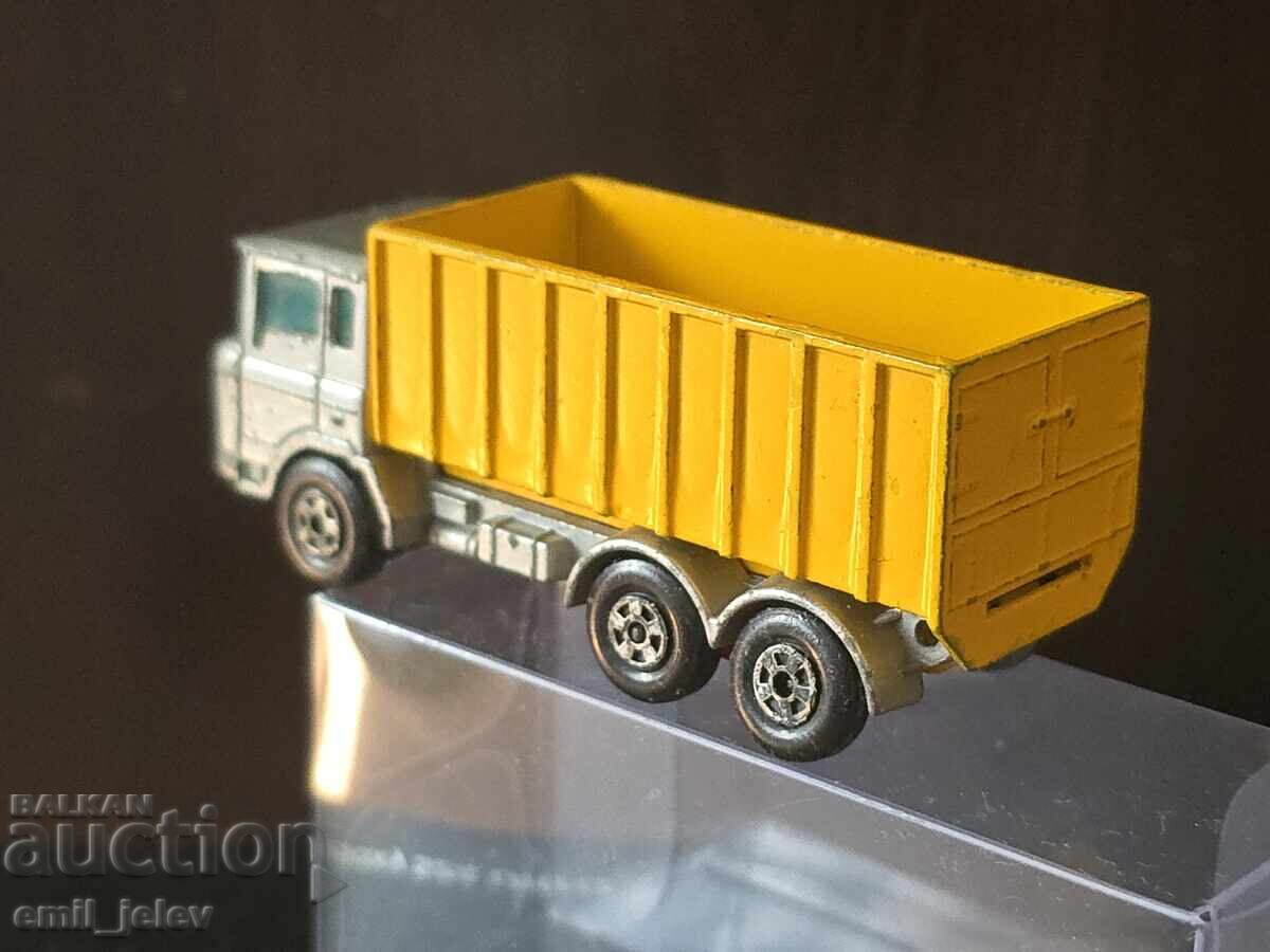 Delivery of LESNEY MATCHBOX - 47A DAF Tipper 1970-1973