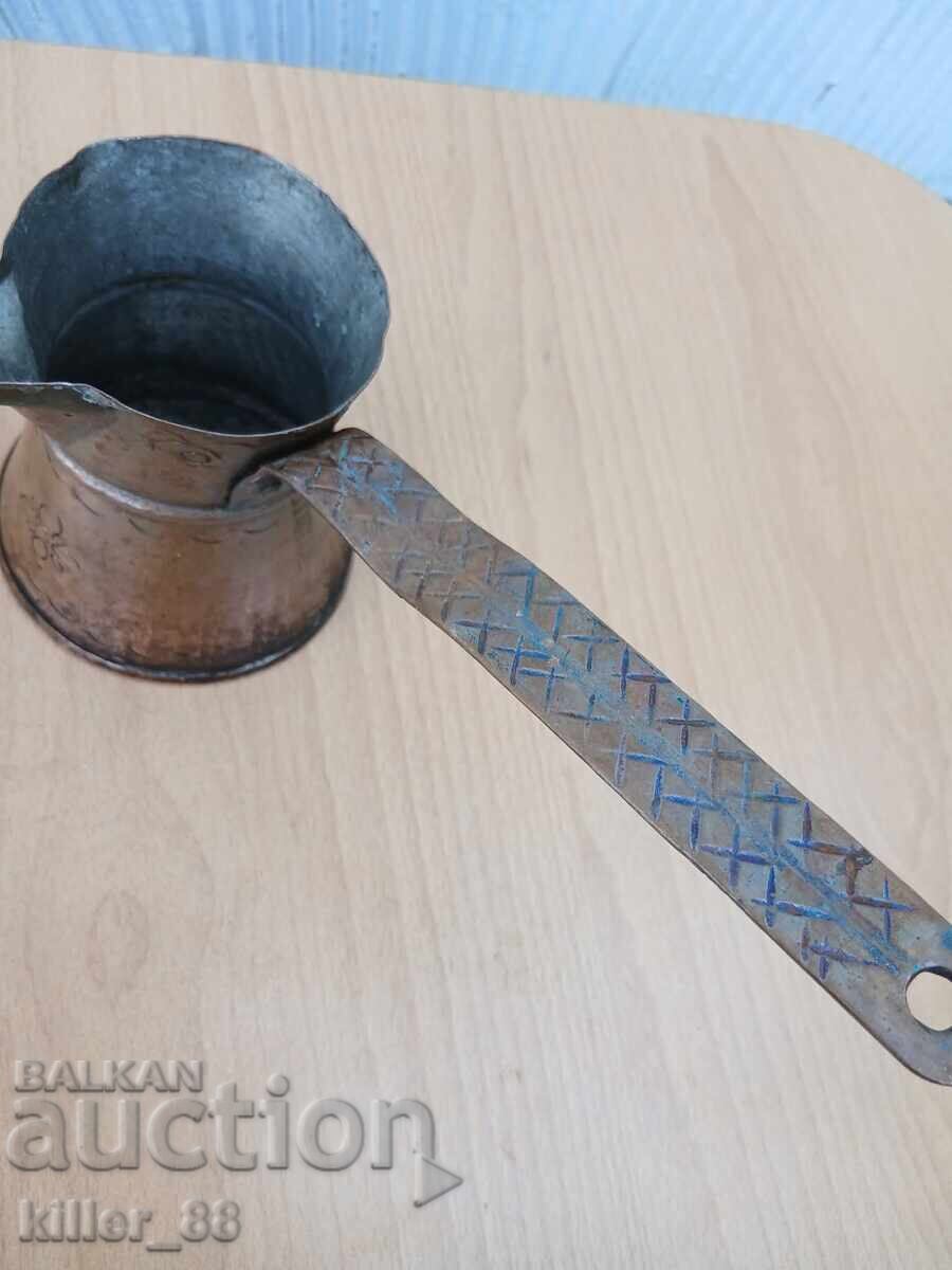 Παλιό χάλκινο μπρίκι με χαρακτικά - 6