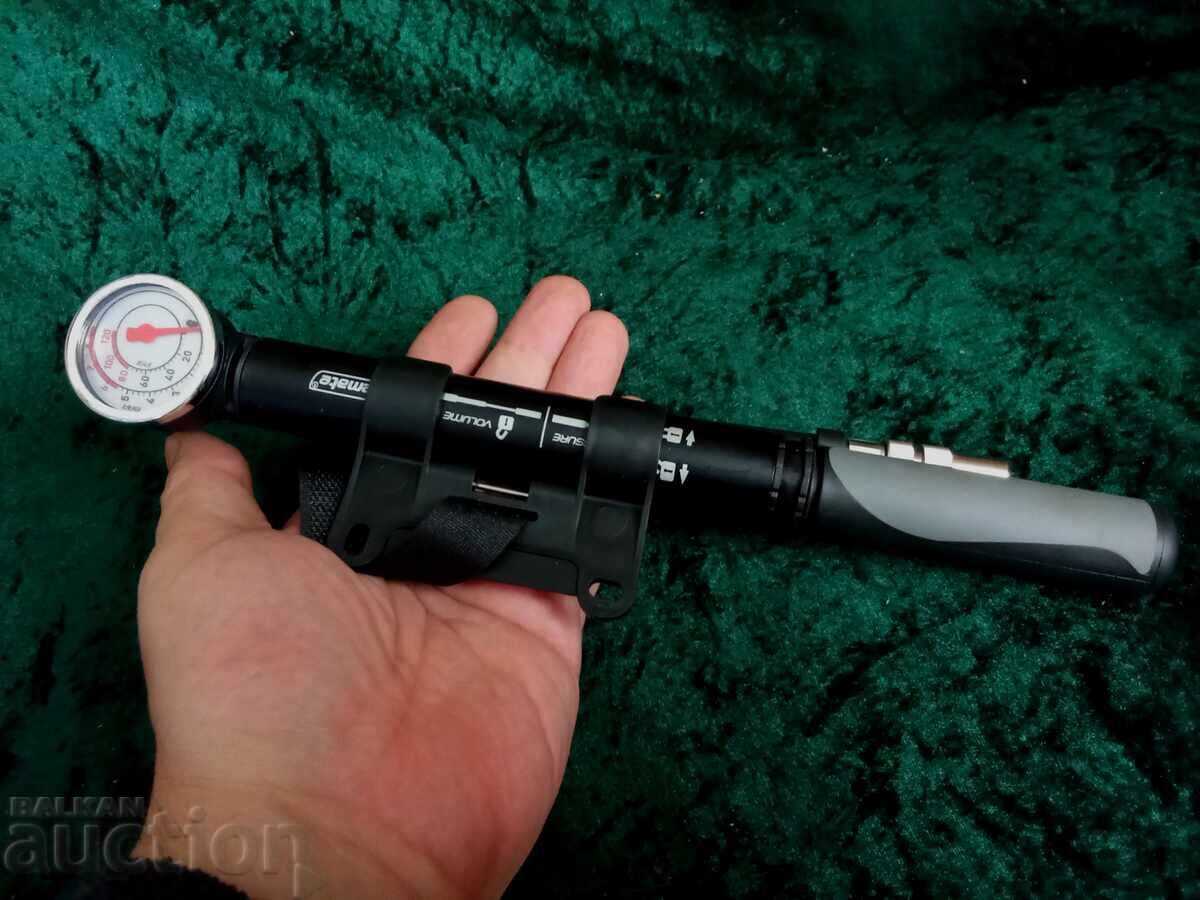 Mini pompă pentru bicicletă Bikemate, inclusiv clemă cu preț 35.00 BGN | € 17.90