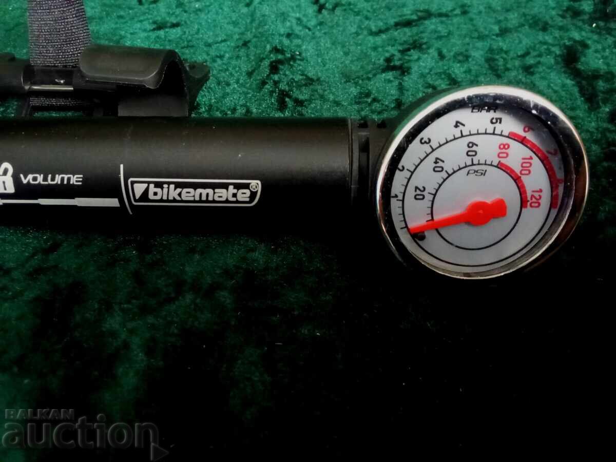 Livrarea Mini pompă pentru bicicletă Bikemate, inclusiv clemă