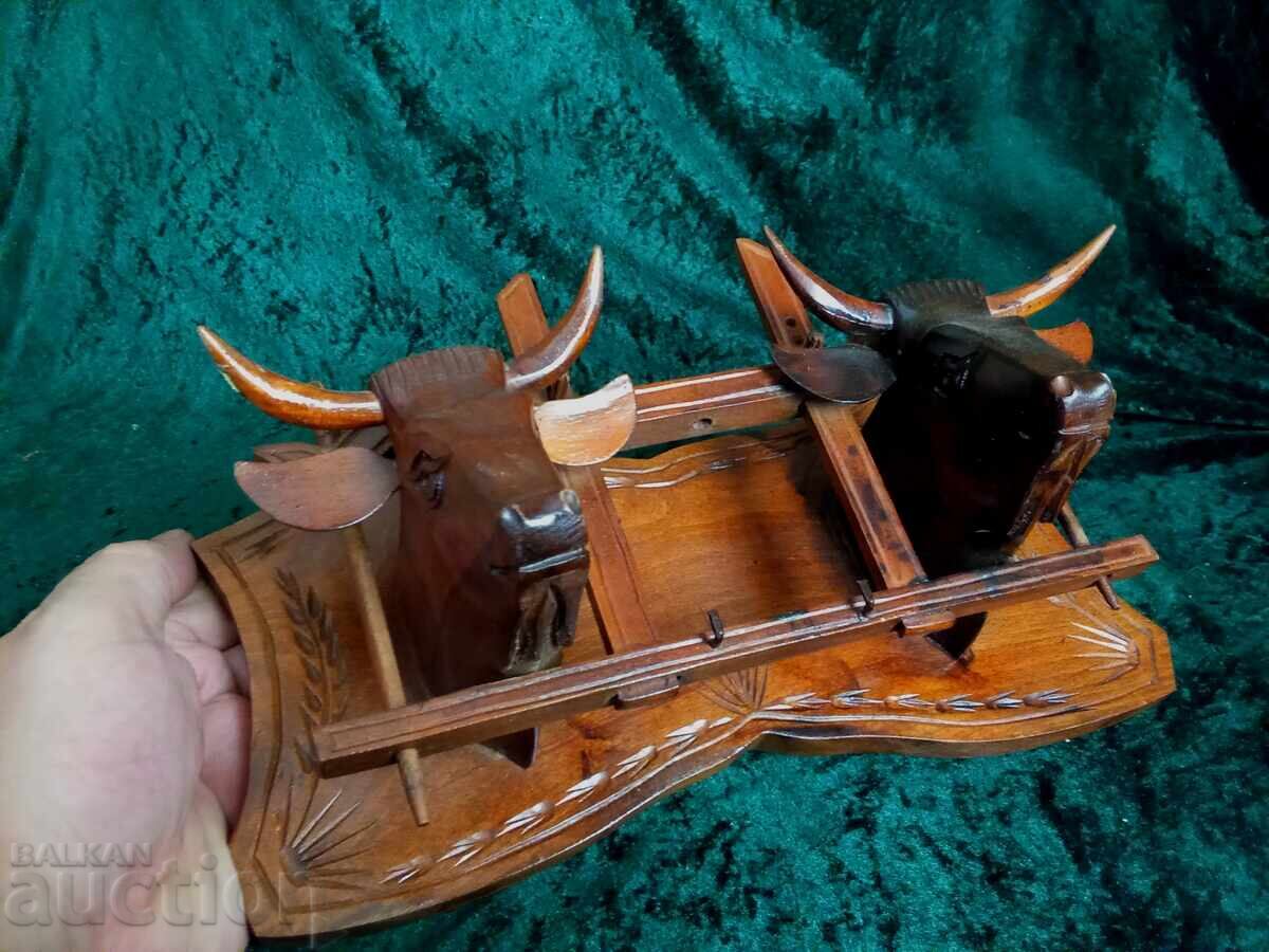 Key holder, wood carving, oxen with price 145.00 BGN | € 74.14