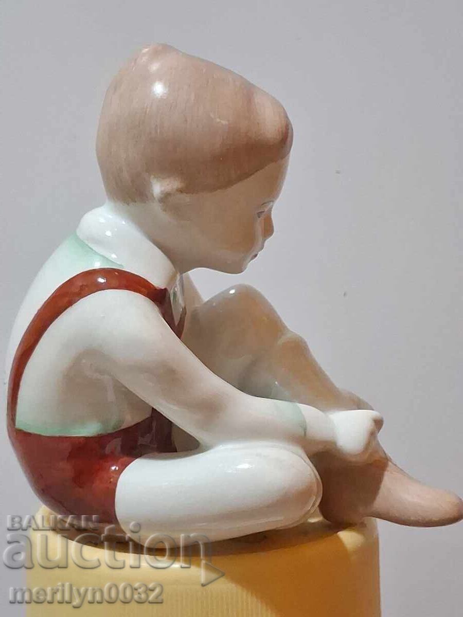 Ουγγρική πορσελάνινη φιγούρα ΑΓΟΡΙ αγαλματάκι πορσελάνης με τιμή 129.00 BGN | € 65.96