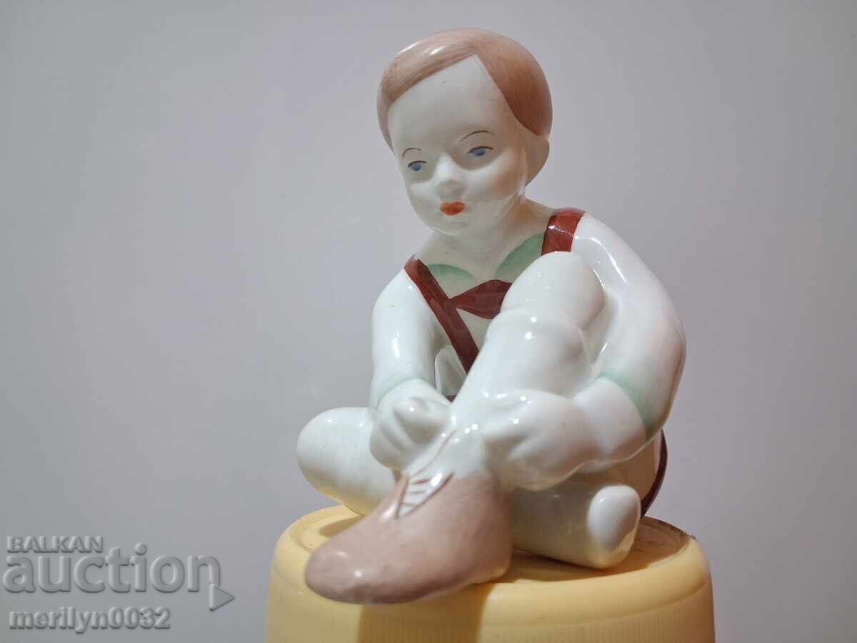 Ουγγρική πορσελάνινη φιγούρα ΑΓΟΡΙ αγαλματάκι πορσελάνης