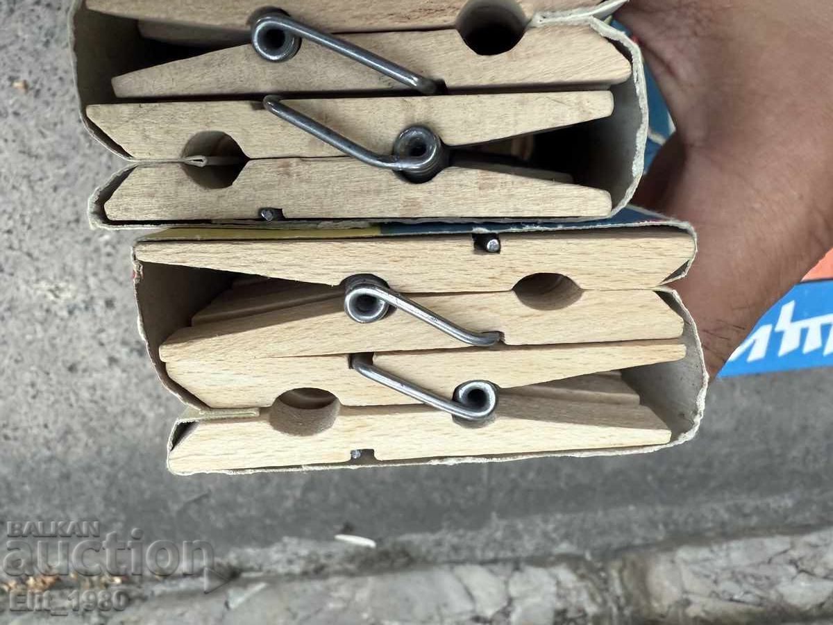 Clemă de rufe din epoca socialistă cu preț 20.00 BGN | € 10.23