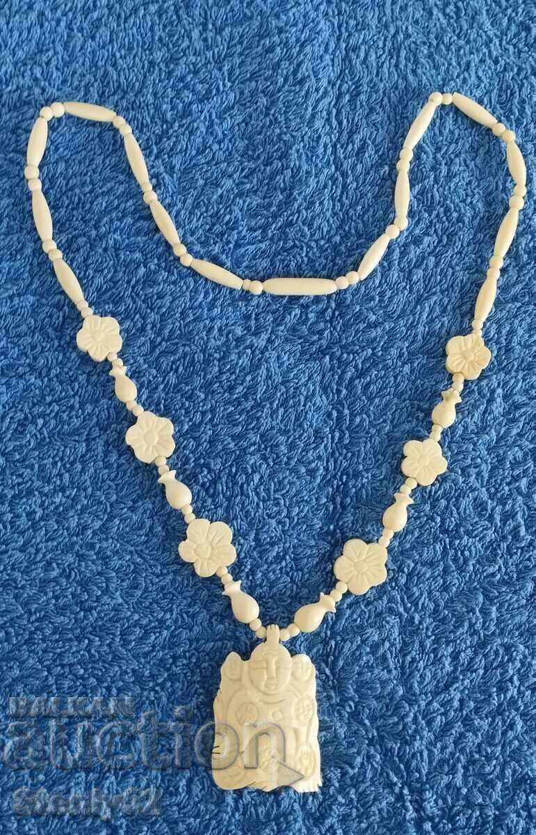 Γεραν με μενταγιόν από ελεφαντόδοντο, βάρος 26.92 γρ με τιμή 100.00 BGN | € 51.13 Γεραν με μενταγιόν από ελεφαντόδοντο, βάρος 26.92 γρ με τιμή 100.00 BGN | € 51.13