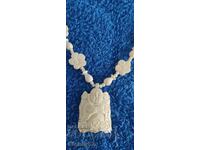 Гердан с медальон от слонова кост, тегло 26.92 гр