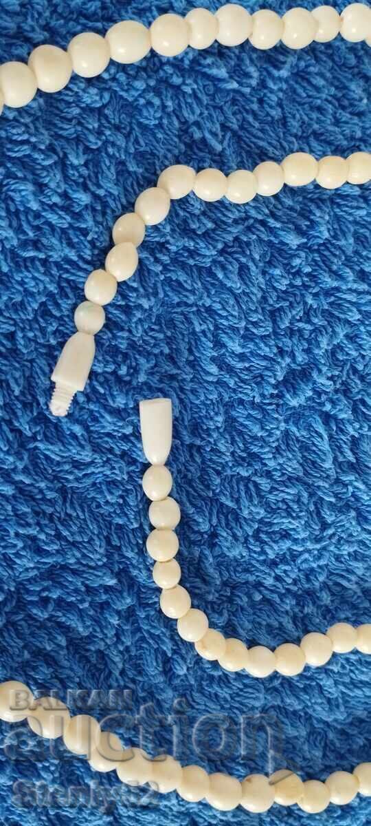 Δημοπρασία Κολιέ με μενταγιόν από ελεφαντόδοντο, βάρος 22.93 γρ Δημοπρασία Κολιέ με μενταγιόν από ελεφαντόδοντο, βάρος 22.93 γρ