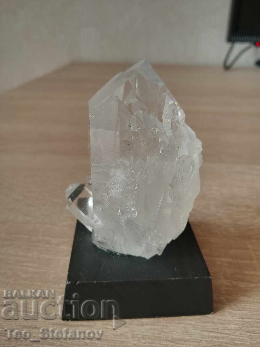 Cuarț de cristal de stâncă cu preț 45.00 BGN | € 23.01 Cuarț de cristal de stâncă cu preț 45.00 BGN | € 23.01