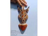 Masca din lemn de animal