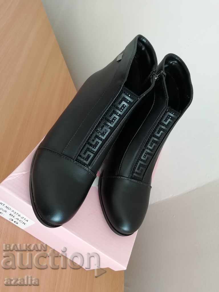 Delivery of Women's boots, new, size 36