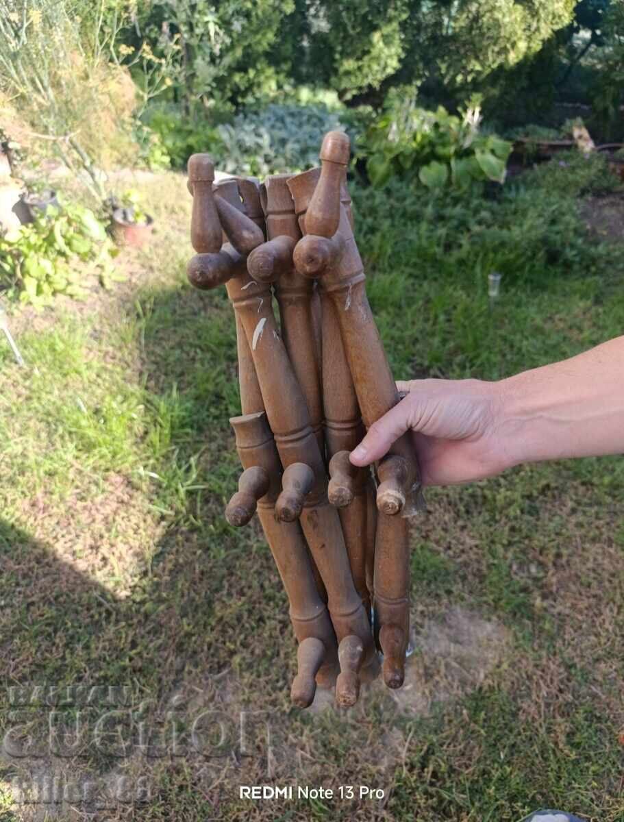 Auction  Wooden accordion-style hanger