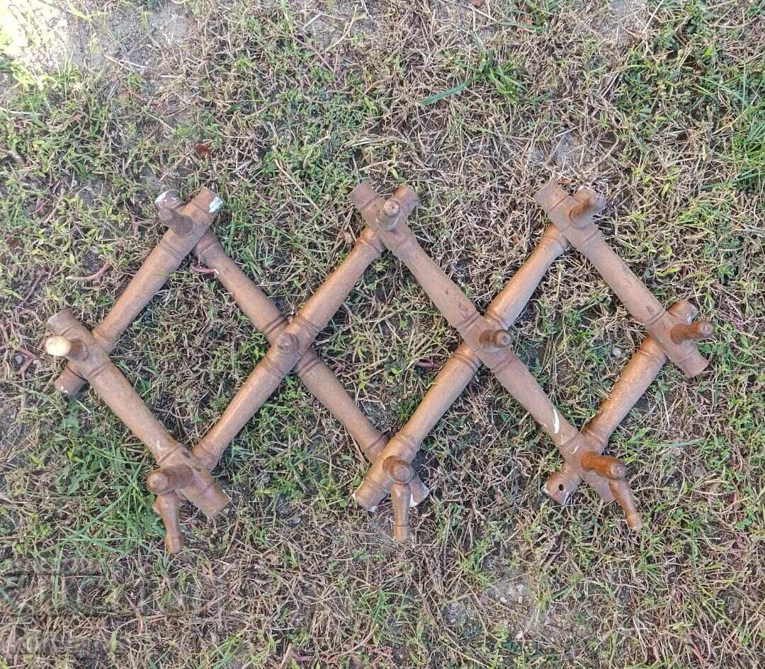 Wooden accordion-style hanger