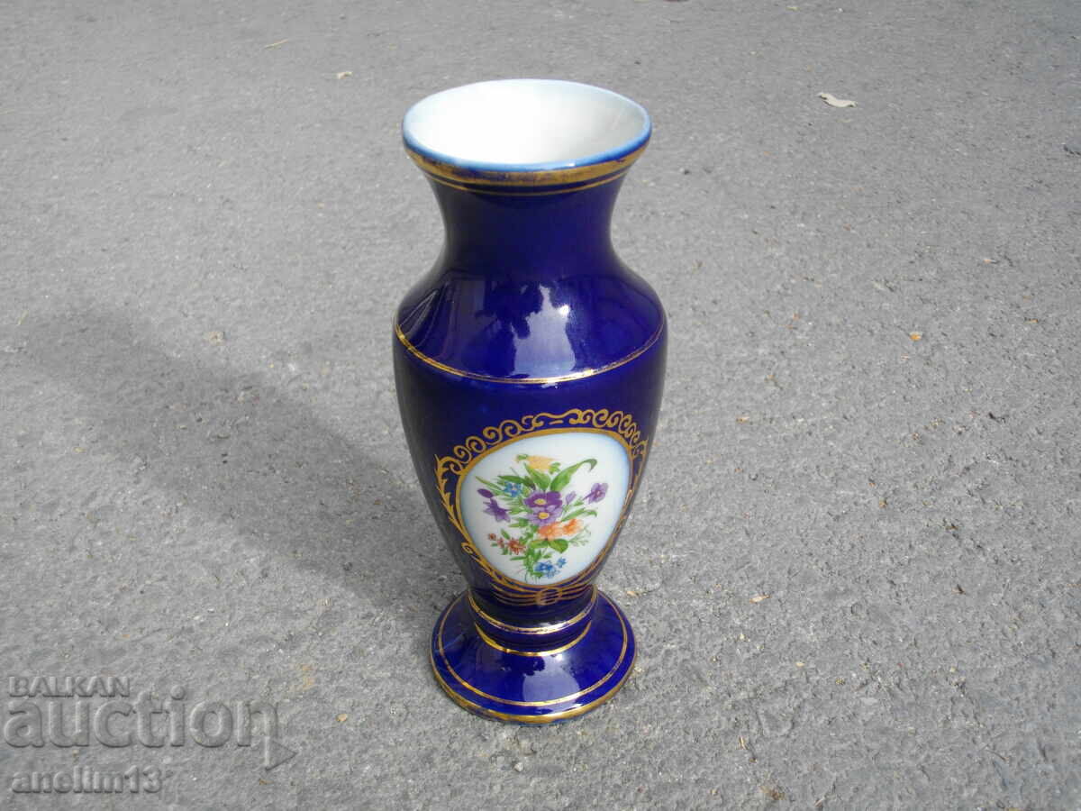 BEAUTIFUL BULGARIAN COBALT VASE PORCELAIN SIP