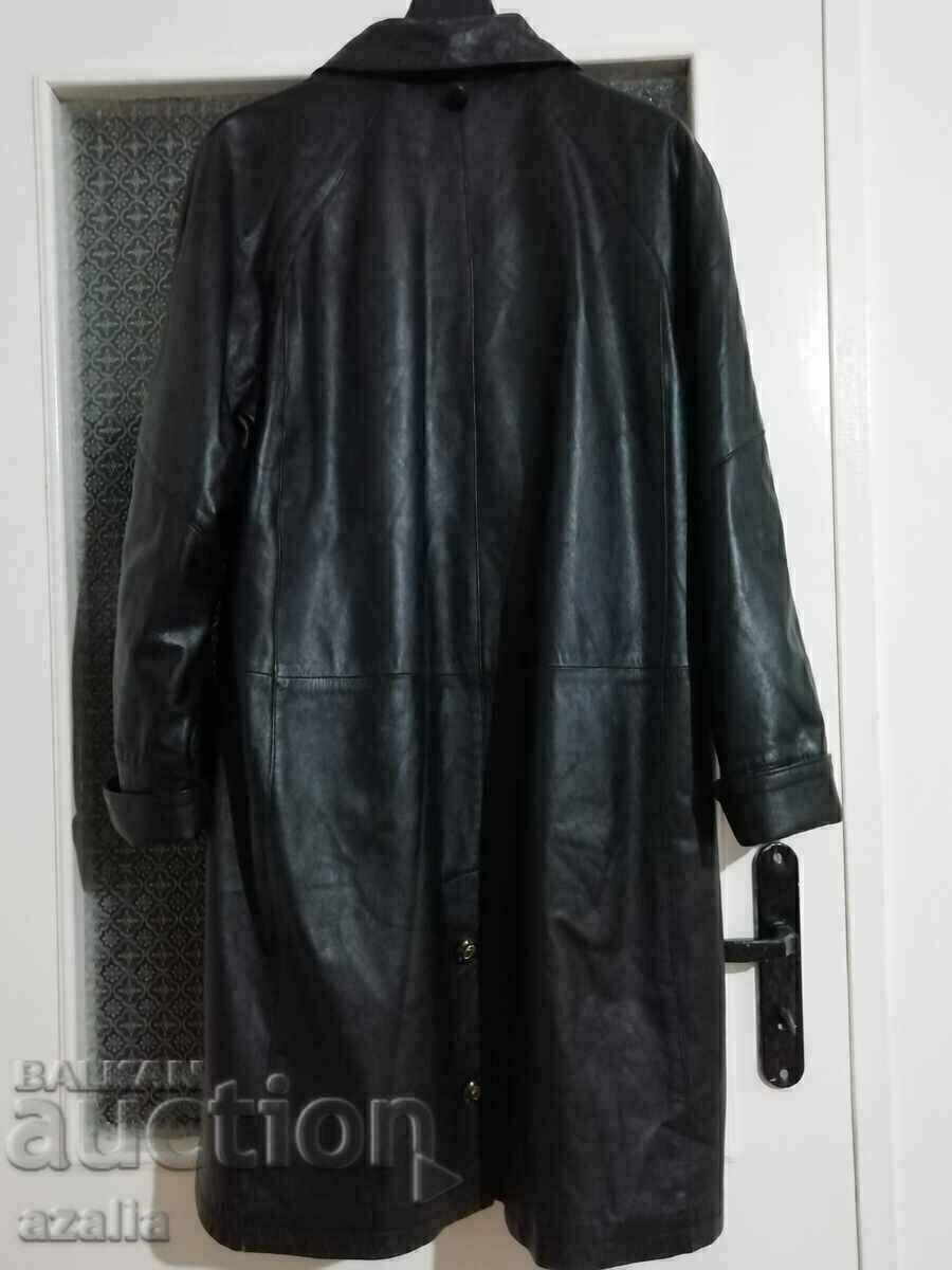 Women's cropped coat, natural leather, size M with price 40.00 BGN | € 20.45 Women's cropped coat, natural leather, size M with price 40.00 BGN | € 20.45