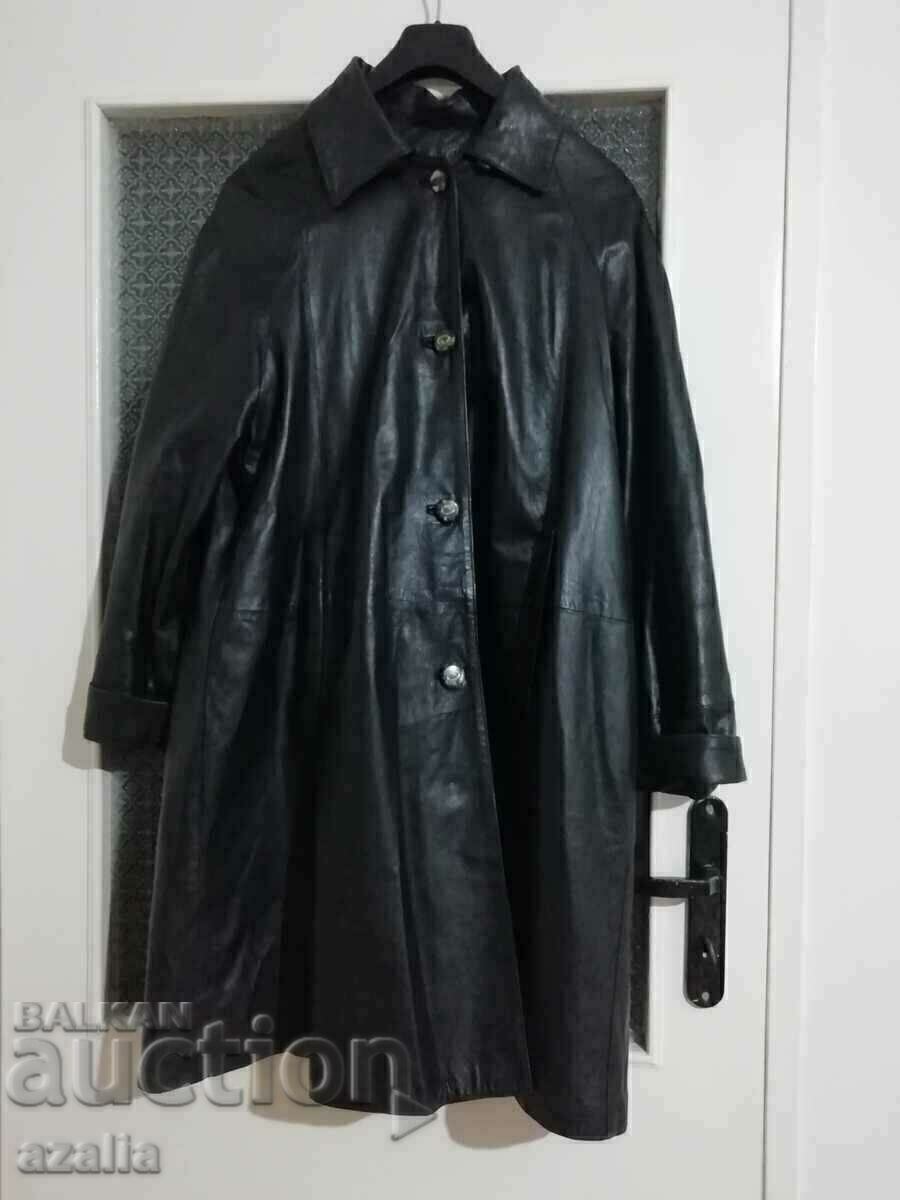 Women's cropped coat, natural leather, size M Women's cropped coat, natural leather, size M