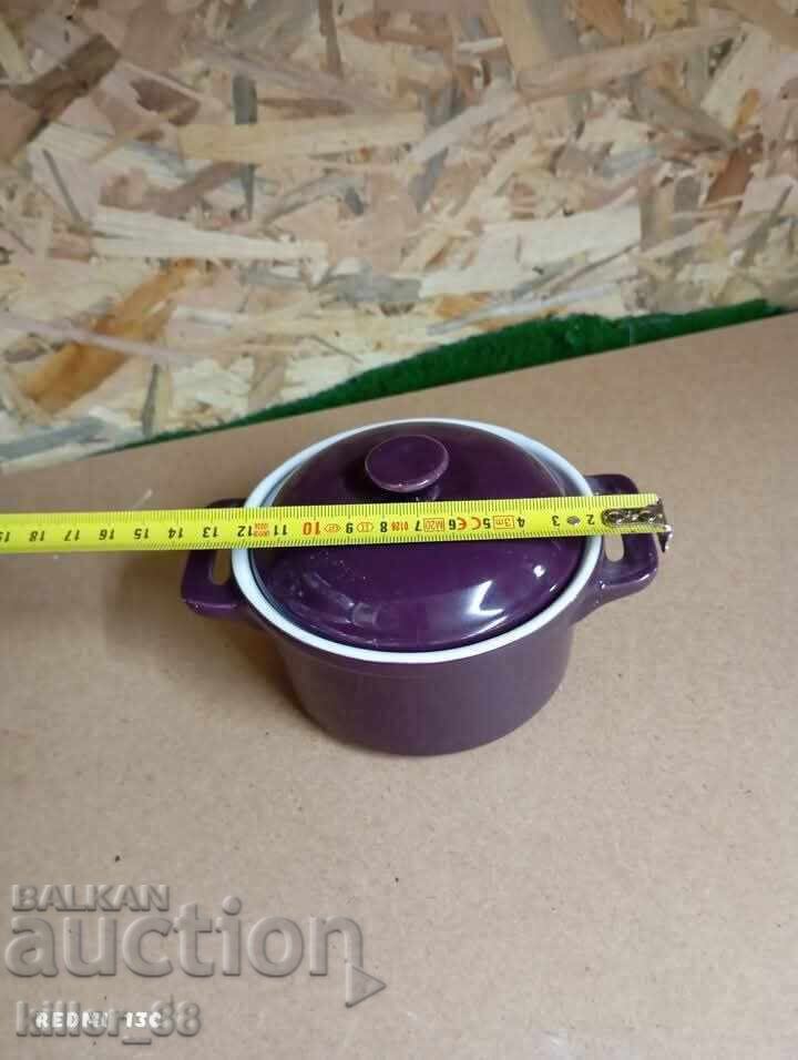 Small, sweet porcelain pot for collectors with price 10.00 BGN | € 5.11 Small, sweet porcelain pot for collectors with price 10.00 BGN | € 5.11