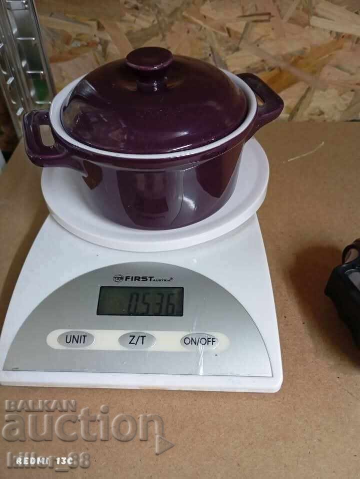 Delivery of Small, sweet porcelain pot for collectors Delivery of Small, sweet porcelain pot for collectors