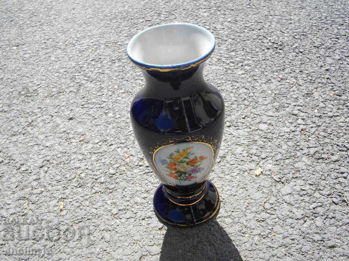 BEAUTIFUL BULGARIAN COBALT VASE PORCELAIN SIP