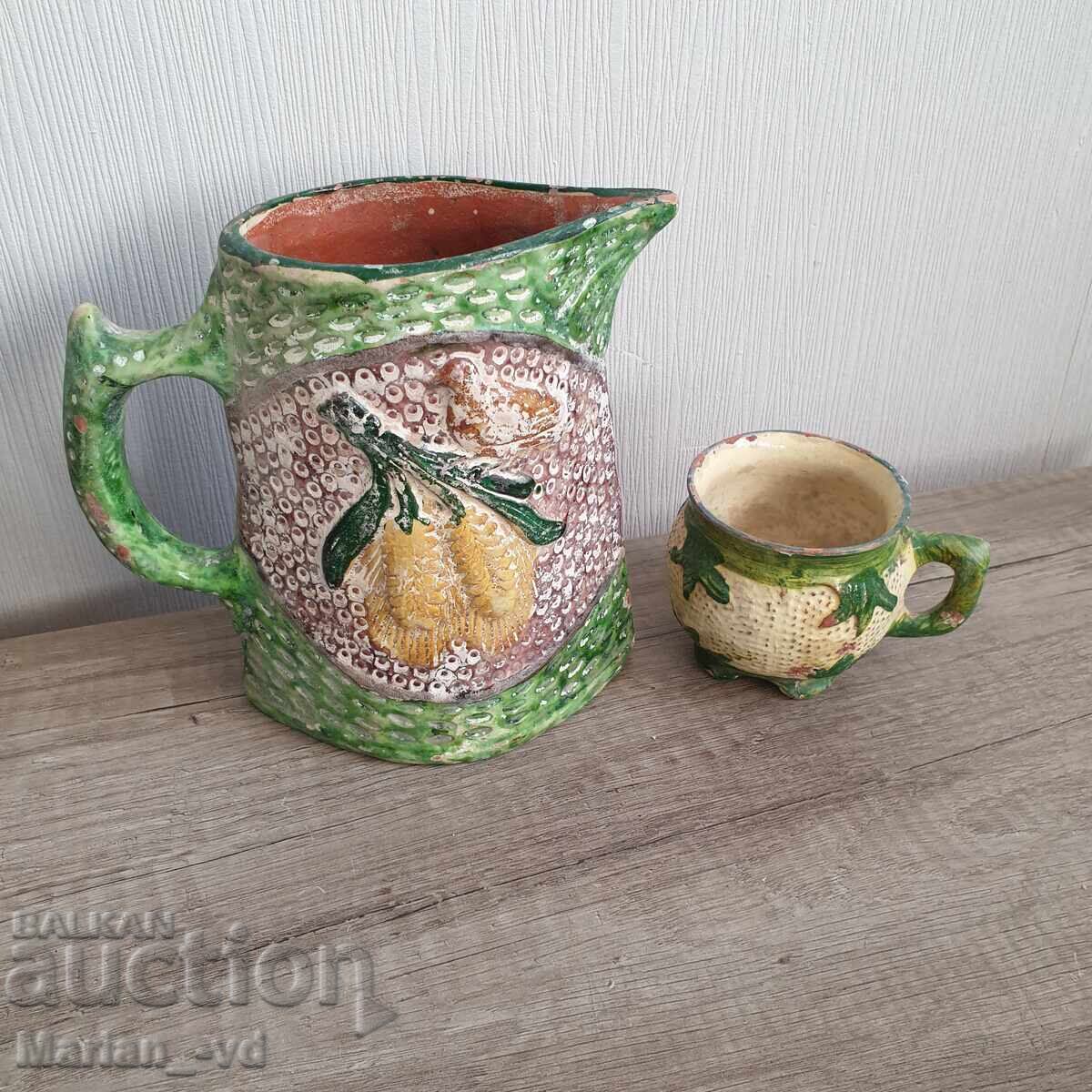 Παλαιά τρωική κεραμική κανάτα και κύπελλο